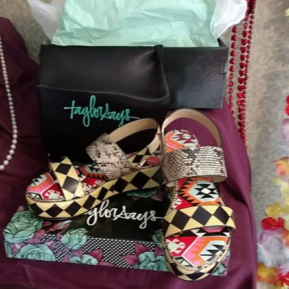 Talyor Says HISTACULAR Platform Sandals 5 - Picture 1 of 6